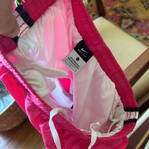 Nike dry fit shorts “USArmy”, bright pink with white and black trim, size L - Picture 7 of 7